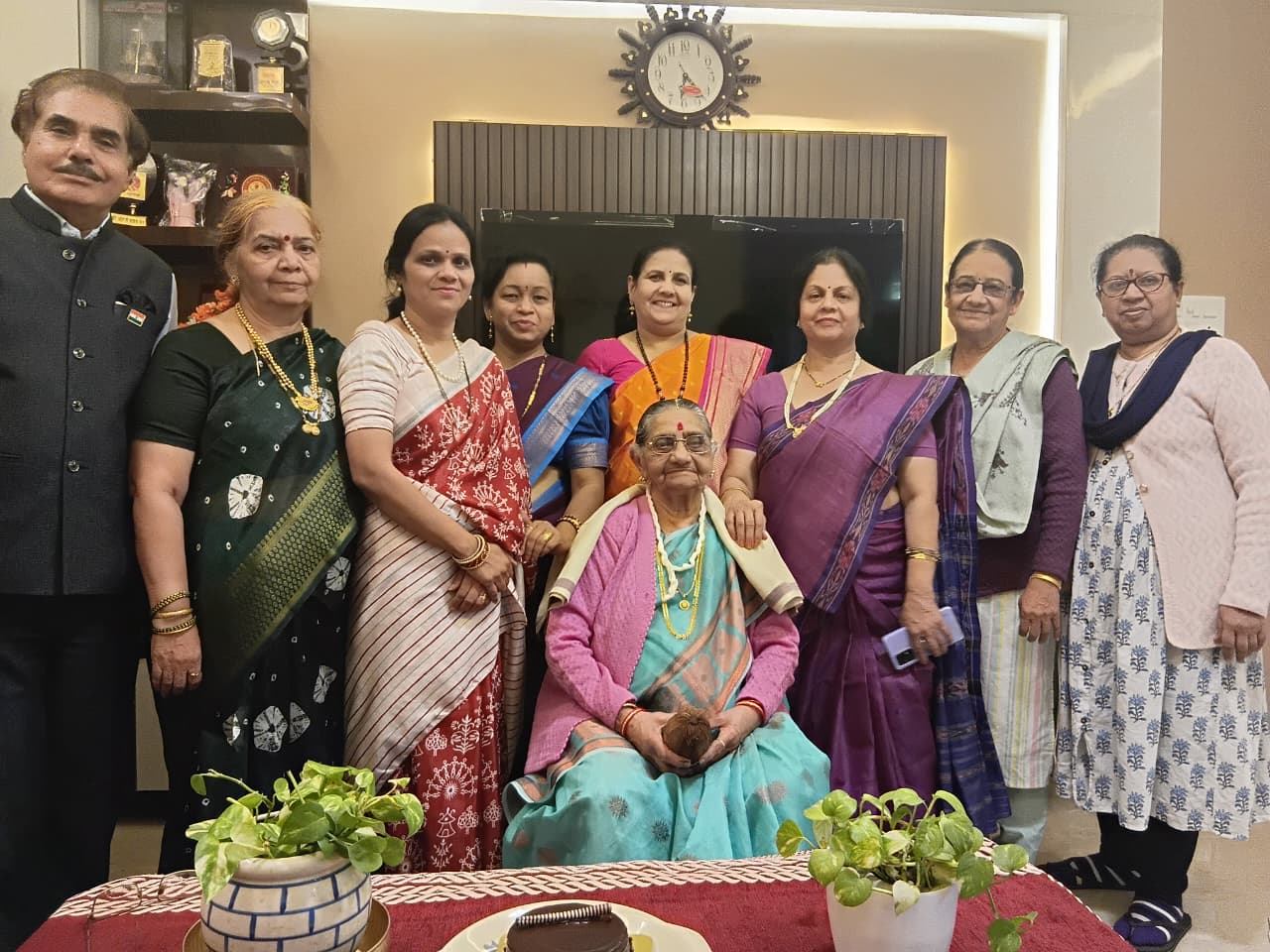 मंडल ने किया वरिष्ठ सदस्या प्रमोदिनी देशमुख का सम्मान