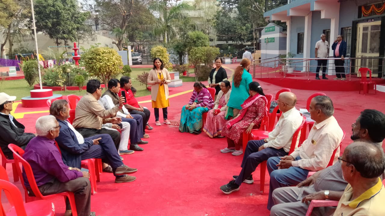  सियानों ने कागज के टुकड़ों को फूंक मारकर जाना अपना ब्रीदिंग पावर