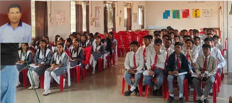 10वीं के बच्चों को विशेषज्ञ ने बताया कैसे बनाए सामाजिक विज्ञान का ब्लूप्रिंट