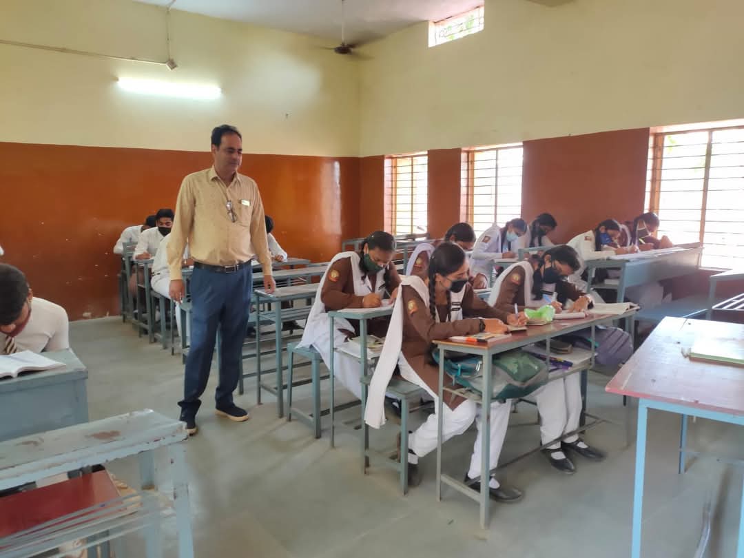 बोर्ड परीक्षा 2026: पहले चरण में सरल प्रश्नों को हल करें, लेकिन प्रश्नों का क्रम न बदलें