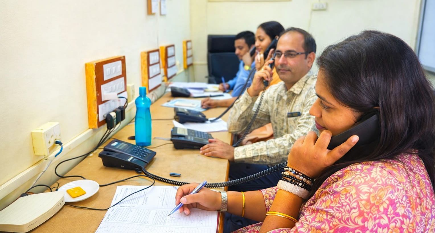 बोर्ड के हेल्प लाइन नंबर पर बच्चे कर रहे फोन... कोई बता रही समस्या तो कोई पूछ रहा सवाल