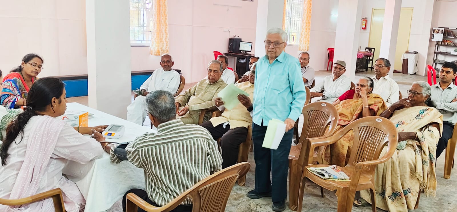 सियान गुड़ी में जुटी 80 पार बुजुर्गों की टोली... सभी का बीपी शुगर नियंत्रित