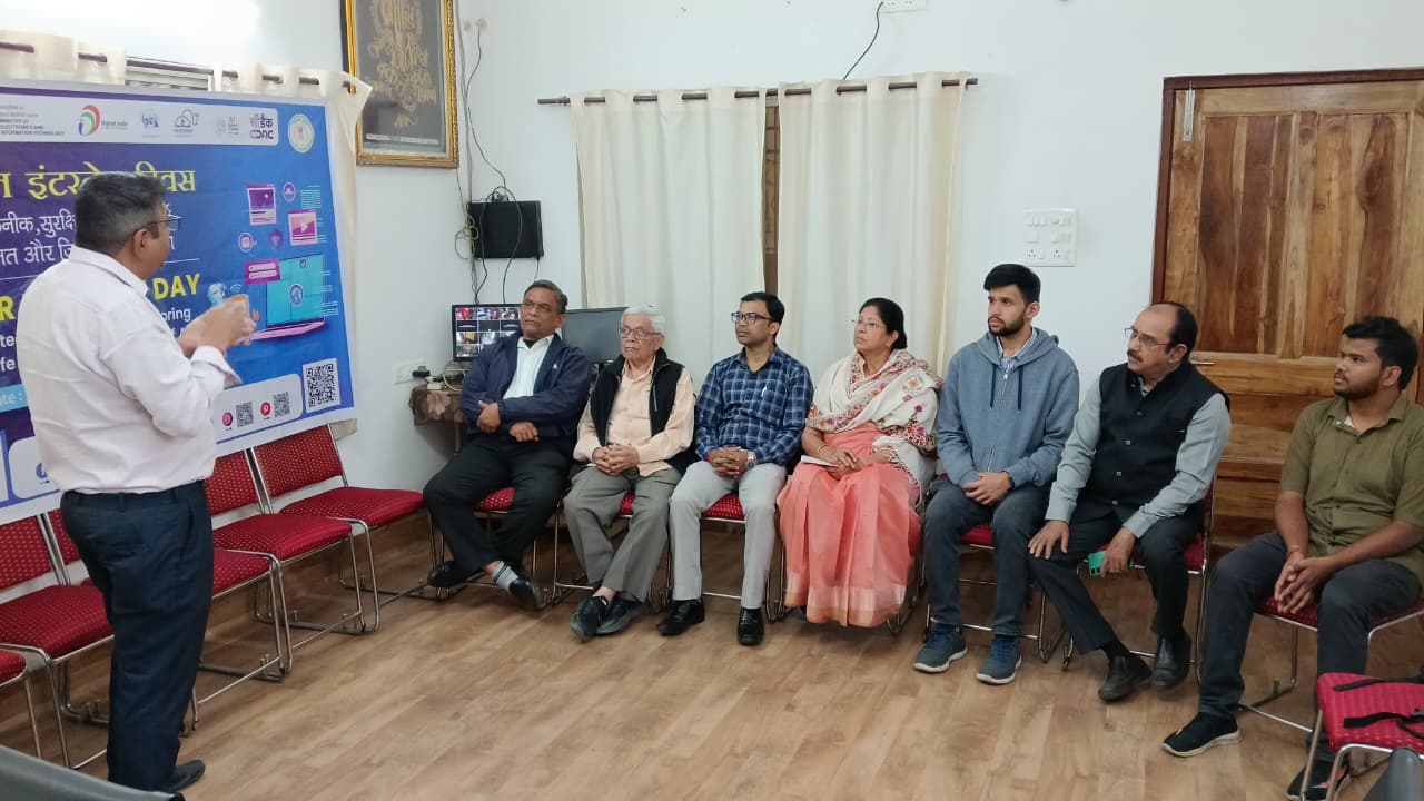  इंटरनेट पर थोड़ी सी लापरवाही पड़ सकती है भारी: परितोष