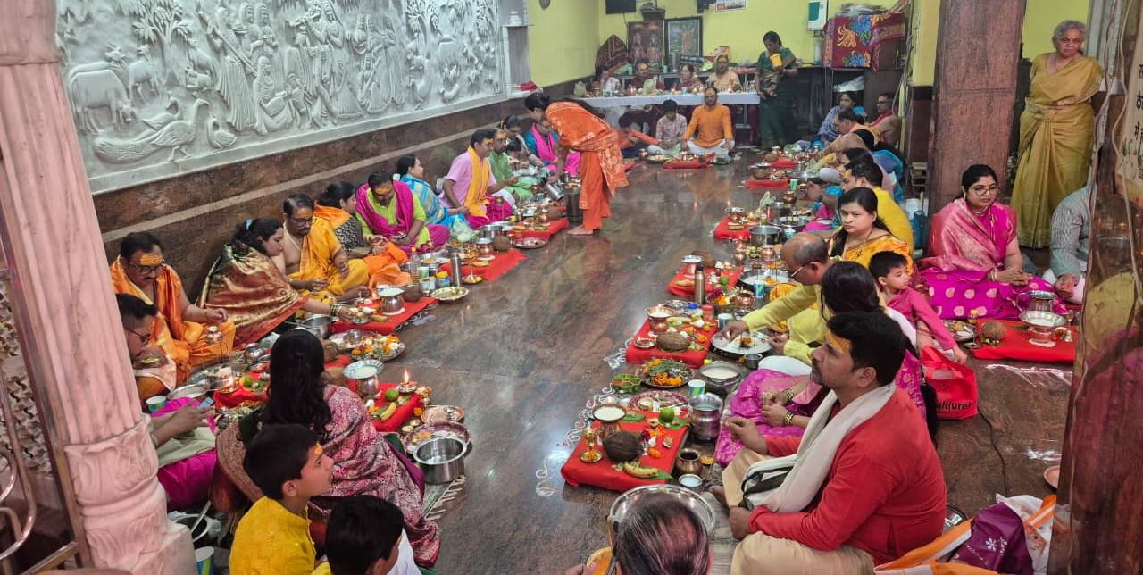 तात्यापारा श्री हनुमान मंदिर में 30 जोड़ों ने किया सामूहिक लघु रुद्राभिषेक