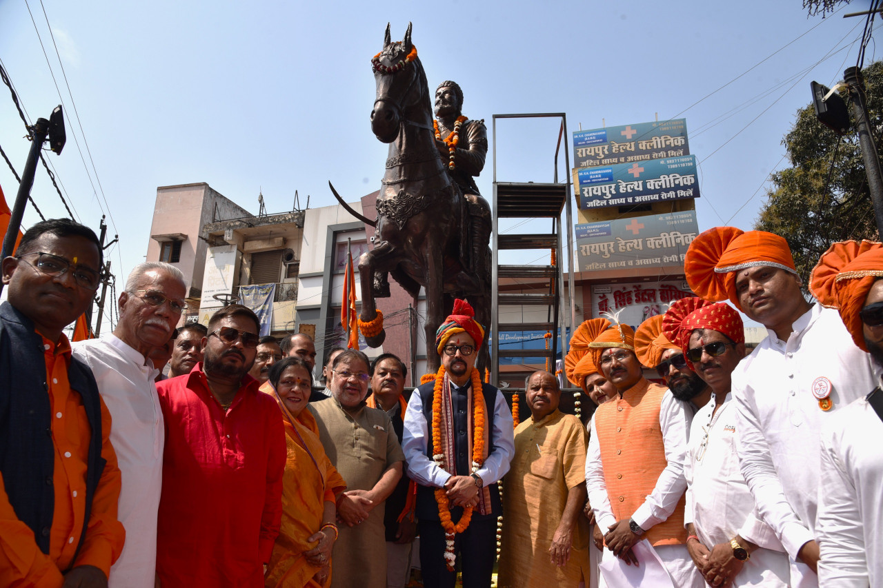 तात्यापारा चौक पहुंचे राज्यपाल डेका... शिवाजी महाराज को किया नमन