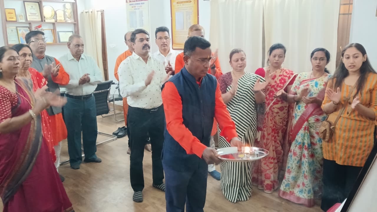 शिवाजी जयंती पर जय भवानी-जय शिवाजी के नारों से गूंजा महाराष्ट्र मंडल