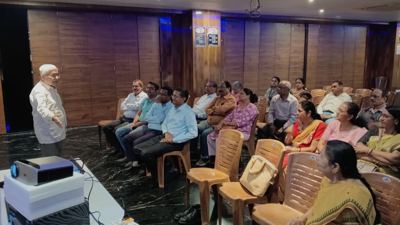  घर की चौखट पर कदम रखते ही बोलिए मातृभाषा: कालेले 