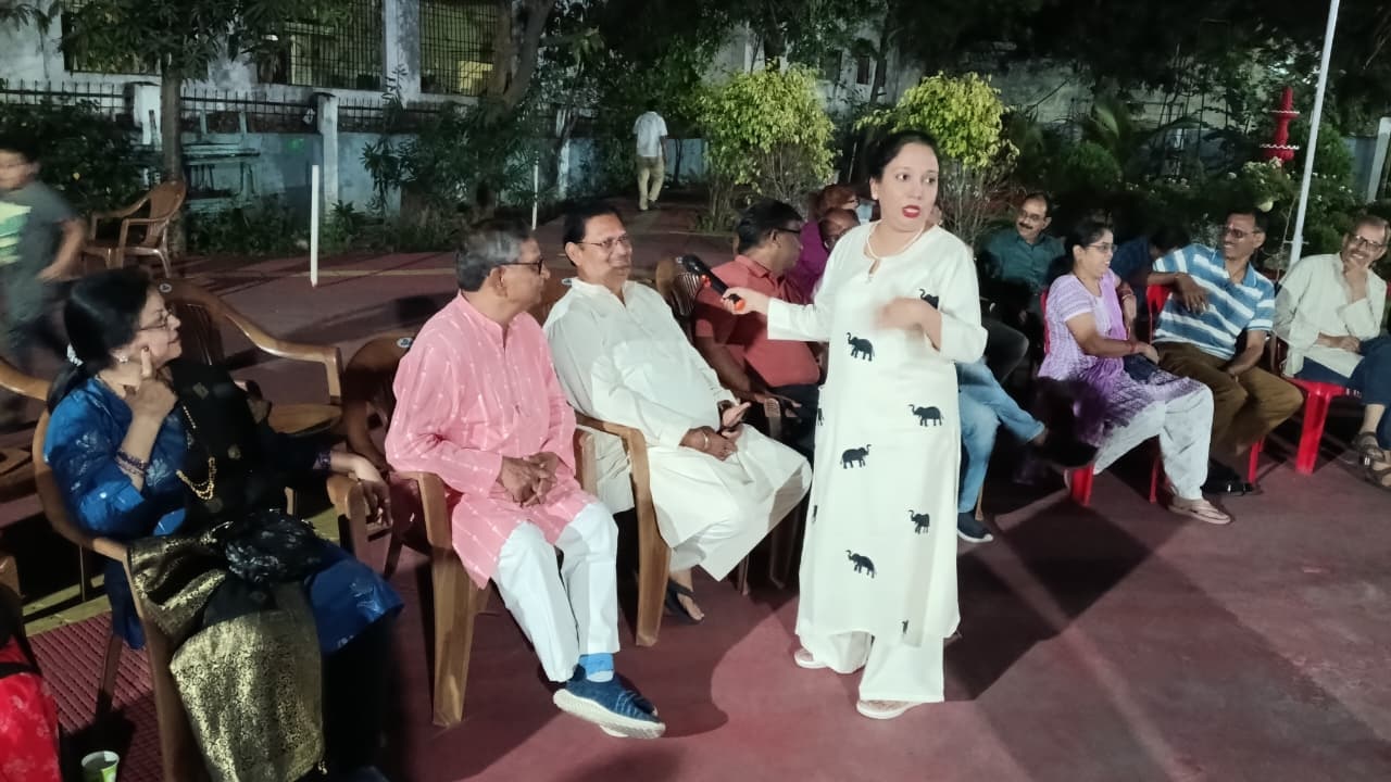 सवालों के गलत जवाब देने की रोचक स्&zwj;पर्धा संग मनाया गया होली मिलन