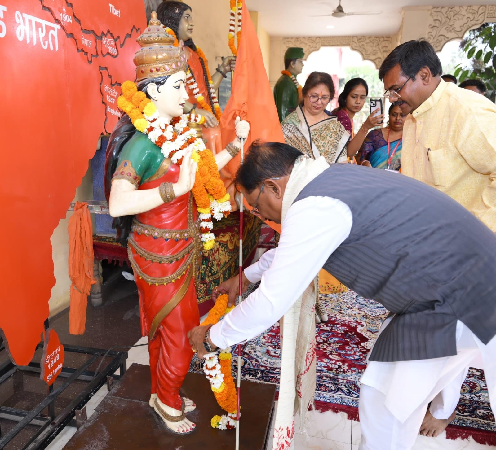 महापुरुषों के जीवन और विचारों से प्रेरणा लेकर आगे बढ़ेगी नई पीढ़ी: मुख्यमंत्री साय