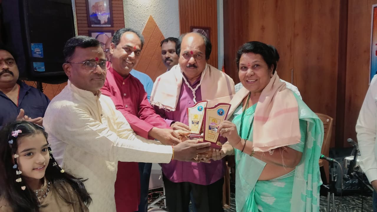 "मंडळ गान" &lsquo;धन्य धन्य धन्य आहे हा आपला संस्थान&rsquo; गीत रिलीज