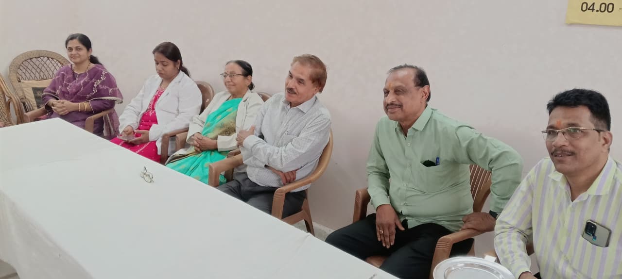 सियान गुड़ी में बुजुर्गों ने खेला पासिंग-पास गेम