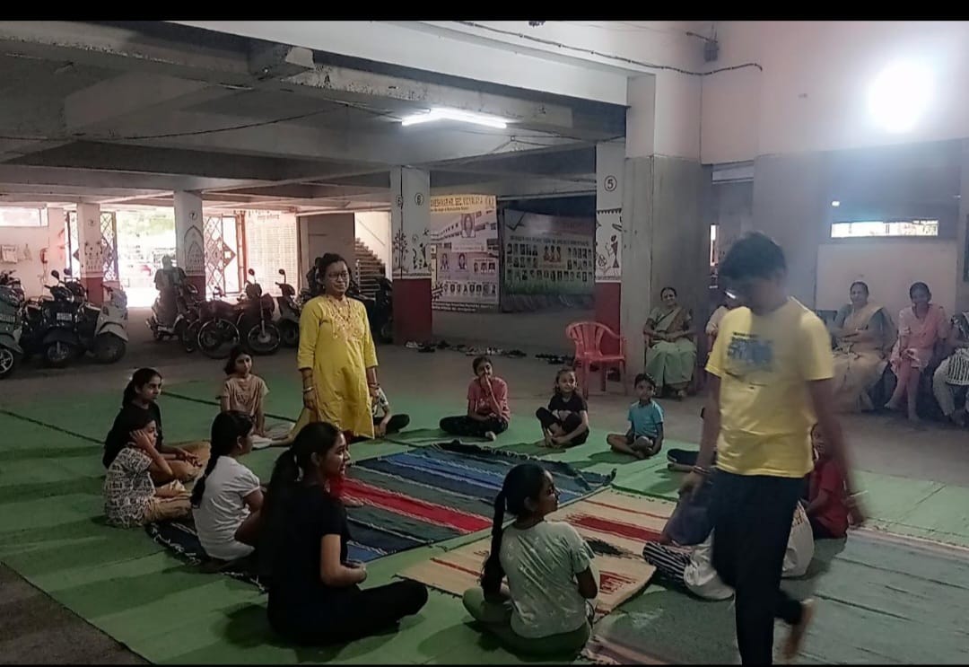 महाराष्&zwj;ट्र मंडल में  बच्&zwj;चों की धूम- मस्&zwj;ती के साथ बाल संस्&zwj;कार शिविर शुरू