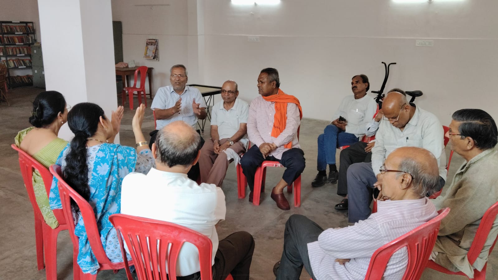 सियान गुड़ी में आध्यात्म और वर्तमान पर चर्चा
