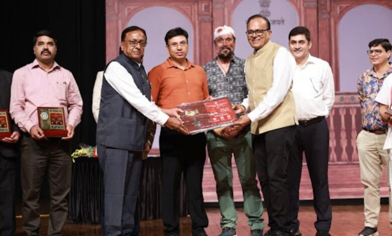  मैं अनिकेत हूं... कोर्ट रूम ड्रामा.. रायगढ़ में ब्लैक आउट, अंधड़ बारिश के बाद आबाद रहा आडिटोरिटम