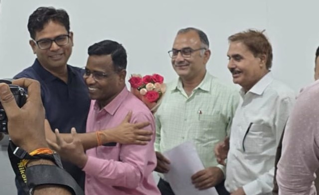 वित्&zwj;त मंत्री चौधरी ने महाराष्&zwj;ट्र मंडल के कार्यों को सराहा