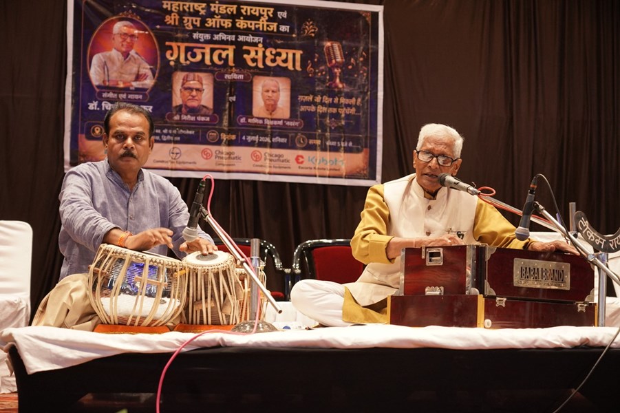  डॉ. कर ने गाया- जिंदगी में सुर नहीं है, इसलिए किसी का भय नहीं है...&rsquo;