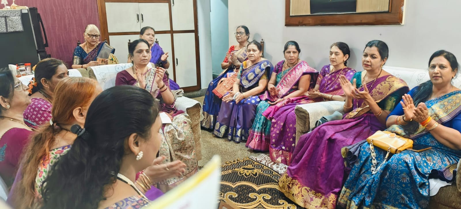  रोहिणीपुरम केंद्र की महिलाओं ने मासिक बैठक में निकाली वारकरी  
