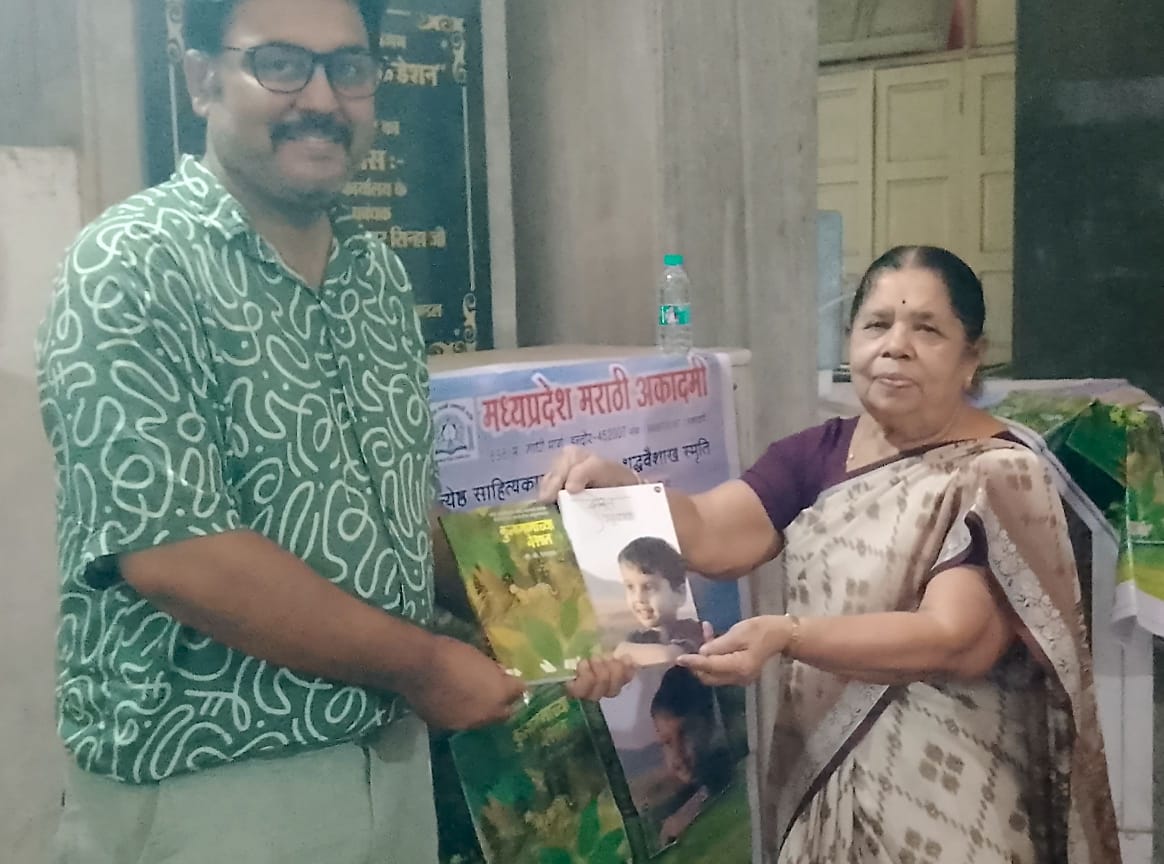 मराठी अभिनव वाचक स्&zwj;पर्धा की पुस्&zwj;तकें वितरित, प्रतियोगिता 27 सितंबर को