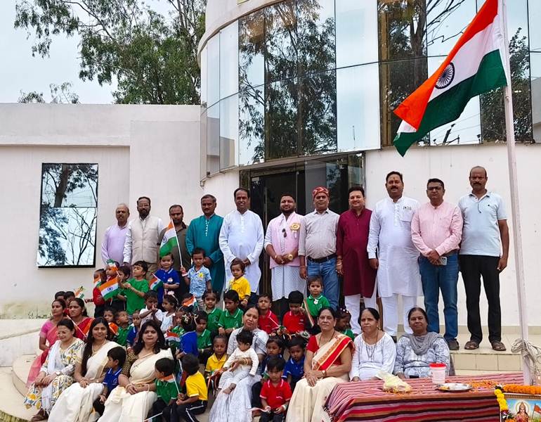हाईटेक आंगनबाड़ी में मनाया गया स्वतंत्रता दिवस... नौनिहालों ने दी सांस्कृतिक प्रस्तुति