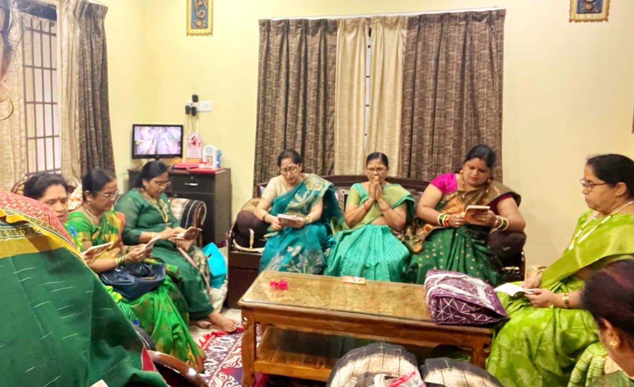तंबोला में चातुर्मास के तीज त्योहारों का नाम.. महिलाओं ने किया खूब एजाय