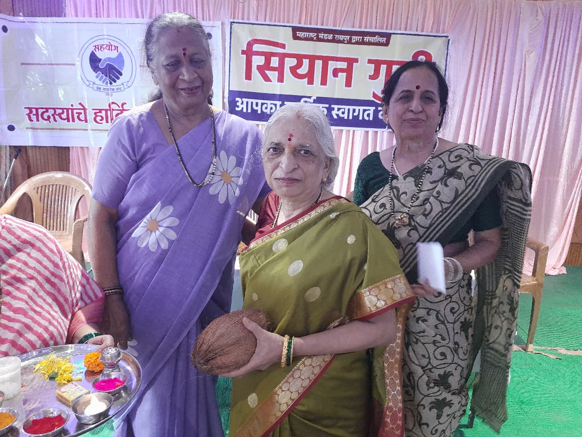 सहयोग के बुजुर्गों ने भजनों के साथ एंजॉय किया गेम