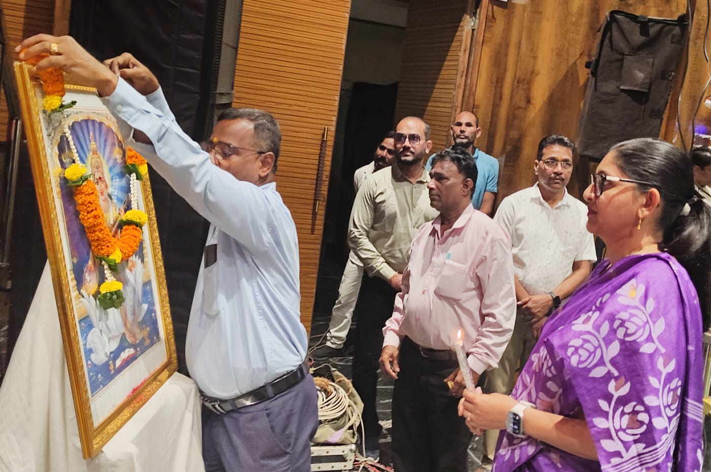  महाराष्&zwj;ट्र मंडल में आईएएस अफसर रीना कंगाले ने की श्रीगणेश की पूजा