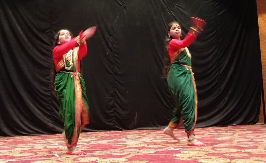 &lsquo;सुखहर्ता-दुखहर्ता..&rsquo; से &lsquo;अलबेला सजन आयो&hellip;&rsquo; ने बटोरी तालियां
