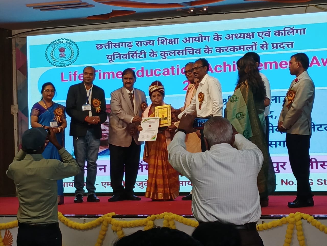 महाराष्&zwj;ट्र मंडल की साहित्&zwj;य समिति की समन्&zwj;वयक कुमुद लाड को &lsquo;लाइफ टाइम अचीवमेंट अवार्ड&rsquo;