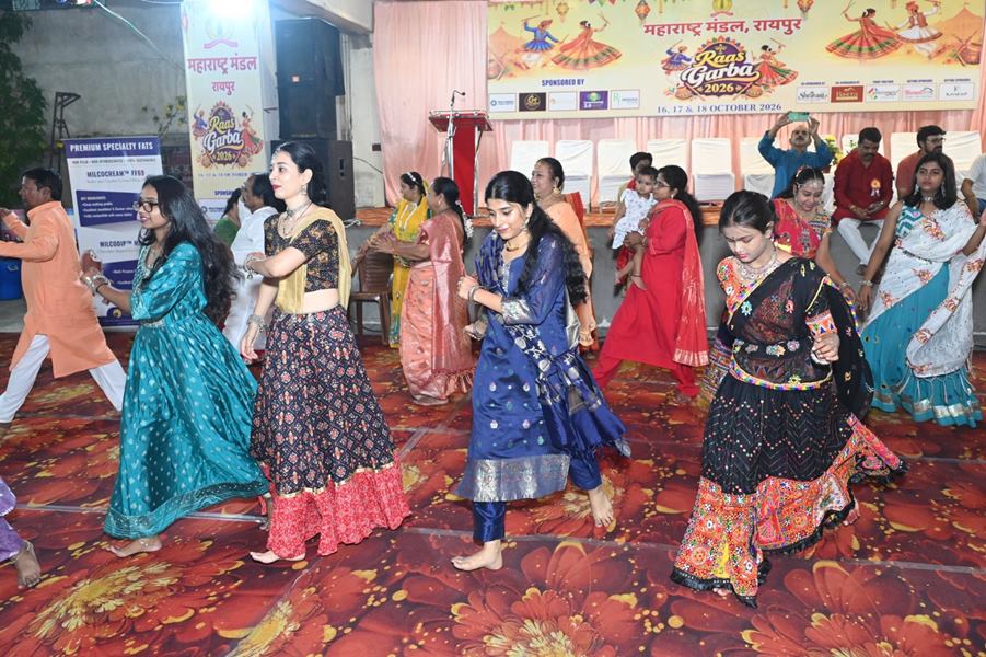  महाराष्&zwj;ट्र मंडल के गरबा में विभिन्&zwj;न भेषों में पहुंचे बच्&zwj;चों ने ध्&zwj;यान खींचा