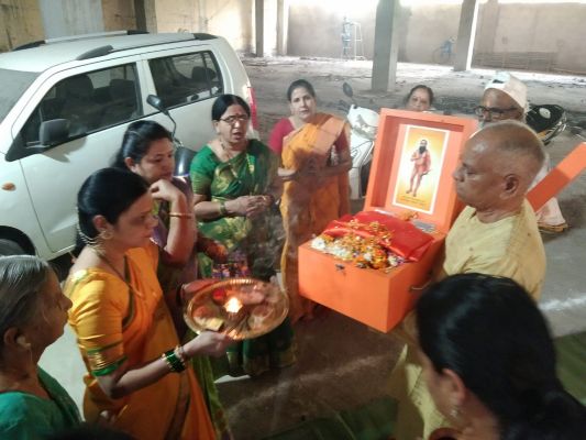 समर्थ रामदास स्वामी की चरण पादुका लाई गई महाराष्ट्र मंडल रायपुर