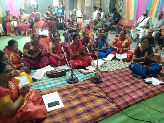 VIDEO  महाराष्ट्र मंडल में किया गया समर्थ रामदास का पादुका पूजन... बहीं भजन की गंगा