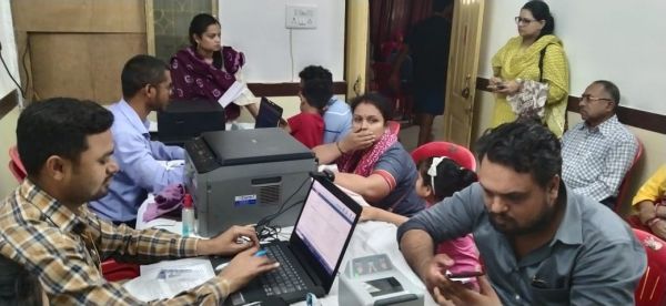  आधार अपडेट करवाने दूसरे दिन भी उमड़ी भीड़, 100 से अधिक लोगों ने लिया लाभ