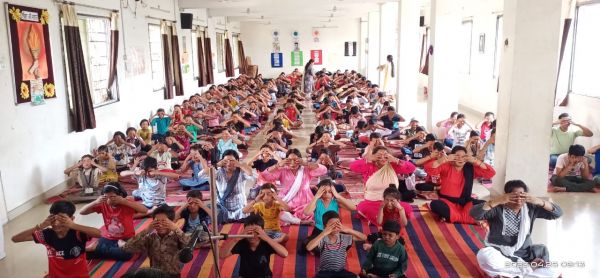 निःशुल्क समर कैंप में दूसरे दिन भी दिखा उत्साह, संत ज्ञानेश्वर स्कूल में चल रहा कैंप