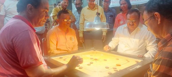 महाराष्ट्र मंडळ में कैरम प्रतिस्पर्धा का शुभारंभ... मुख्य अतिथि बक्षी ने की बड़ी घोषणा... तो, मंडळ के कार्यों को सराहा