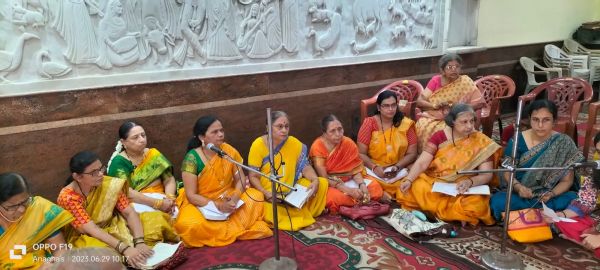 देवशयनी एकादशी पर महाराष्ट्र मंडल की महिलाओं ने... सुबह से शाम तक... बहाई भजन की अविरल धारा