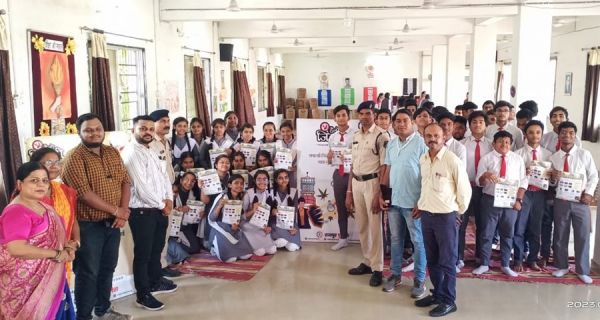 संत ज्ञानेश्वर विद्यालय के बच्चों को मिली सीख... कैसे बनाएं नशे से मुक्त समाज