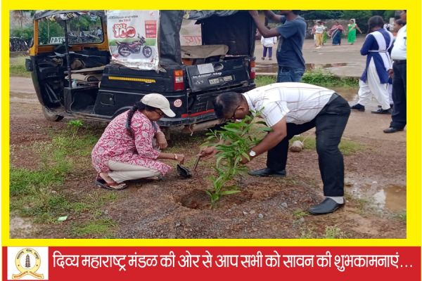 पर्यावरण समिति और बच्चों  ने स्कूल परिसर में रोपे पौधे, सुरक्षा का लिया संकल्प