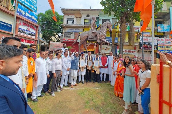 स्वतंत्रता दिवस पर मराठा समाज ने... समाज के योद्धाओं का किया सम्मान... उत्साह के साथ मनाया पर्व