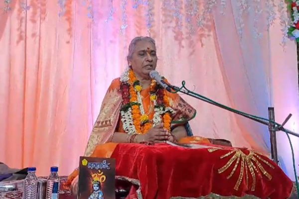जन्म&mdash;मरण में सिर्फ एक सांस का अंतर है... व्यासपीठ से नीताताई ने... श्रीमद्भागवत का बताया सार