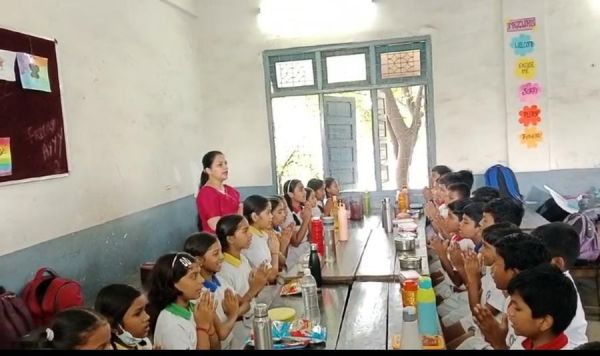 संत ज्ञानेश्वर स्कूल में बच्चों को... सिखाया गया भोजन मंत्र... तो बताया गया अन्न का महत्व