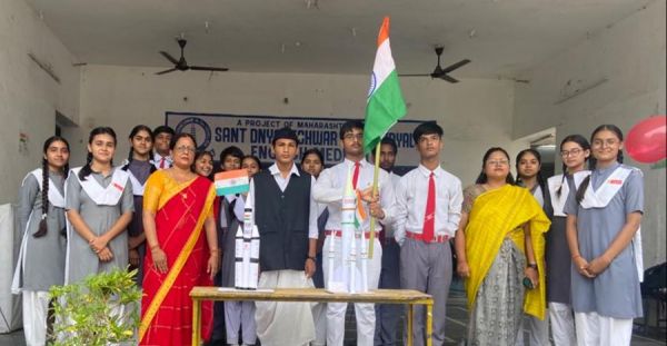 संत ज्ञानेश्वर विद्यालय में चंद्रयान 3 की सफलता पर जश्न... मनाई गई शहीद राजगुरु की जयंती