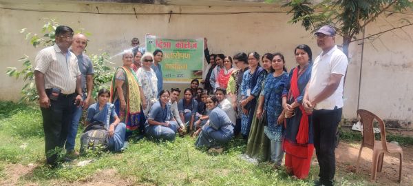 मंडल की पर्यावरण समिति ने दिशा कालेज परिसर में रोपे पौधे.... कालेज प्रबंधन ने मंडळ का किया सम्मान