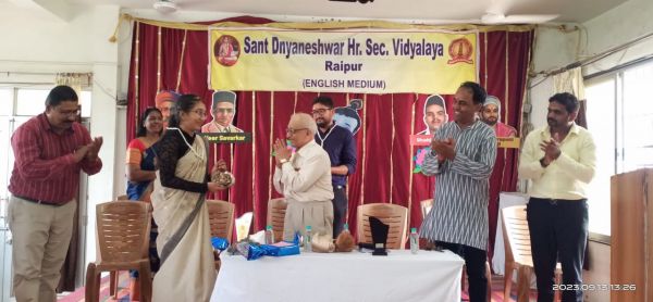 नन्हीं आंखों से सपने देखना और छोटे-छोटे कदमों के साथ उसे पूरा करना.... आपका लक्ष्य आपको जरूर मिलेगा