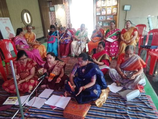  गणेश पंडाल में महिला मंडळ ने प्रस्तुत किया भजन... बहीं भक्ति रस की गंगा