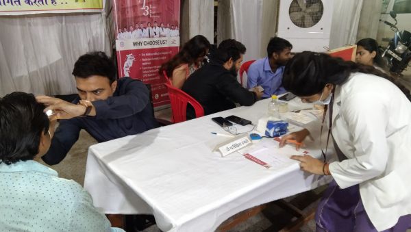 महाराष्ट्र मंडळ में लगा नेत्र जांच शिविर... वृद्धजनों सहित कई लोगों ने कराया स्वास्थ्य परीक्षण