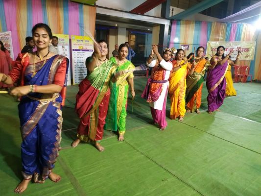  परंपरागत ड्रेस के साथ गरबा प्रेमियों ने मतदाताओं को किया जागरूक