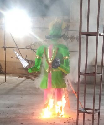  महाराष्ट्र मंडल में आतिशबाजी के साथ रावण दहन... बड़ी संख्या में पहुंचे सदस्यगण