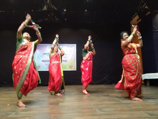 मराठी सोहलाः गीत-संगीत, नाटकों के साथ महिलाओं ने दी शानदार प्रस्तुति