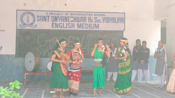 सुआ गीत की प्रस्तुति देकर संत ज्ञानेश्वर स्कूल के बच्चों ने मनाया राज्योत्सव