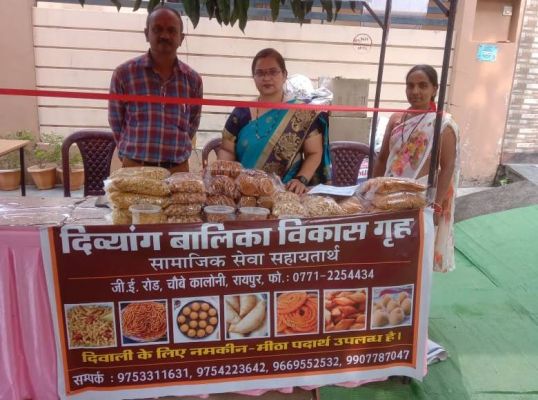 स्वदेशी मेले में महाराष्ट्र मंडळ का स्टाल... दिव्यांग बालिकाओं के सहायतार्थ यहां करें दीवाली फराळ की खरीदारी